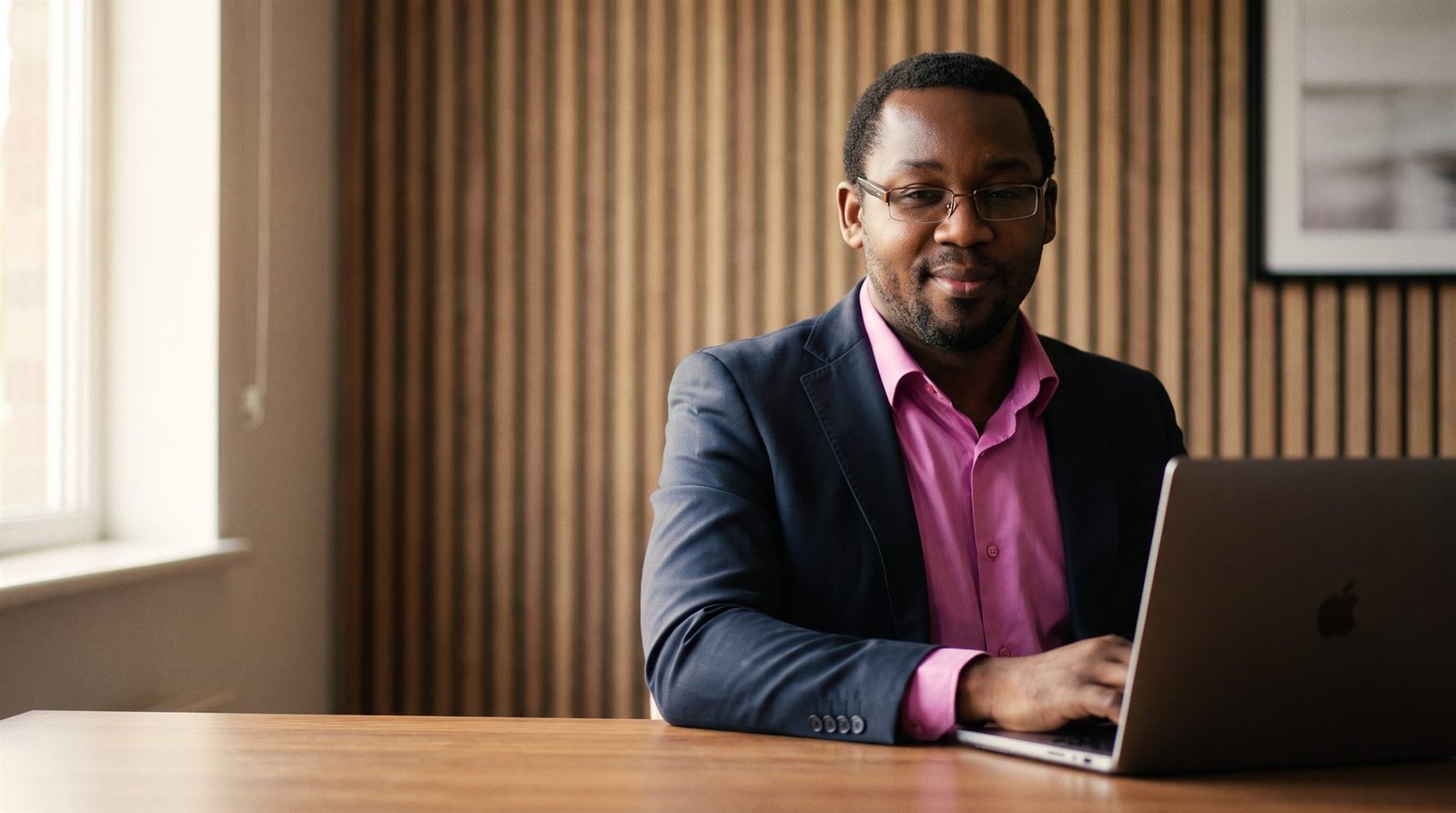 Patrick Kengne Kamga, fondateur de Wouri Academy, à son poste de travail